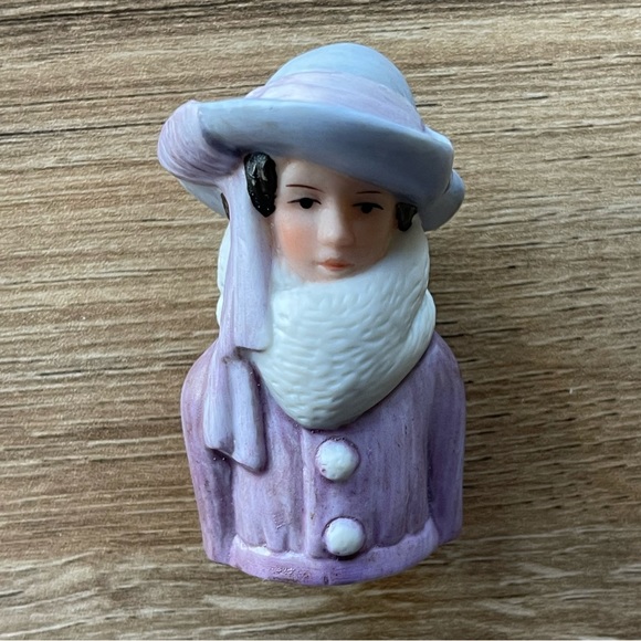 Vintage AVON American Fashion Silhouette Thimble Circa 1920’s Hat 1983 BOX! - Picture 3 of 5